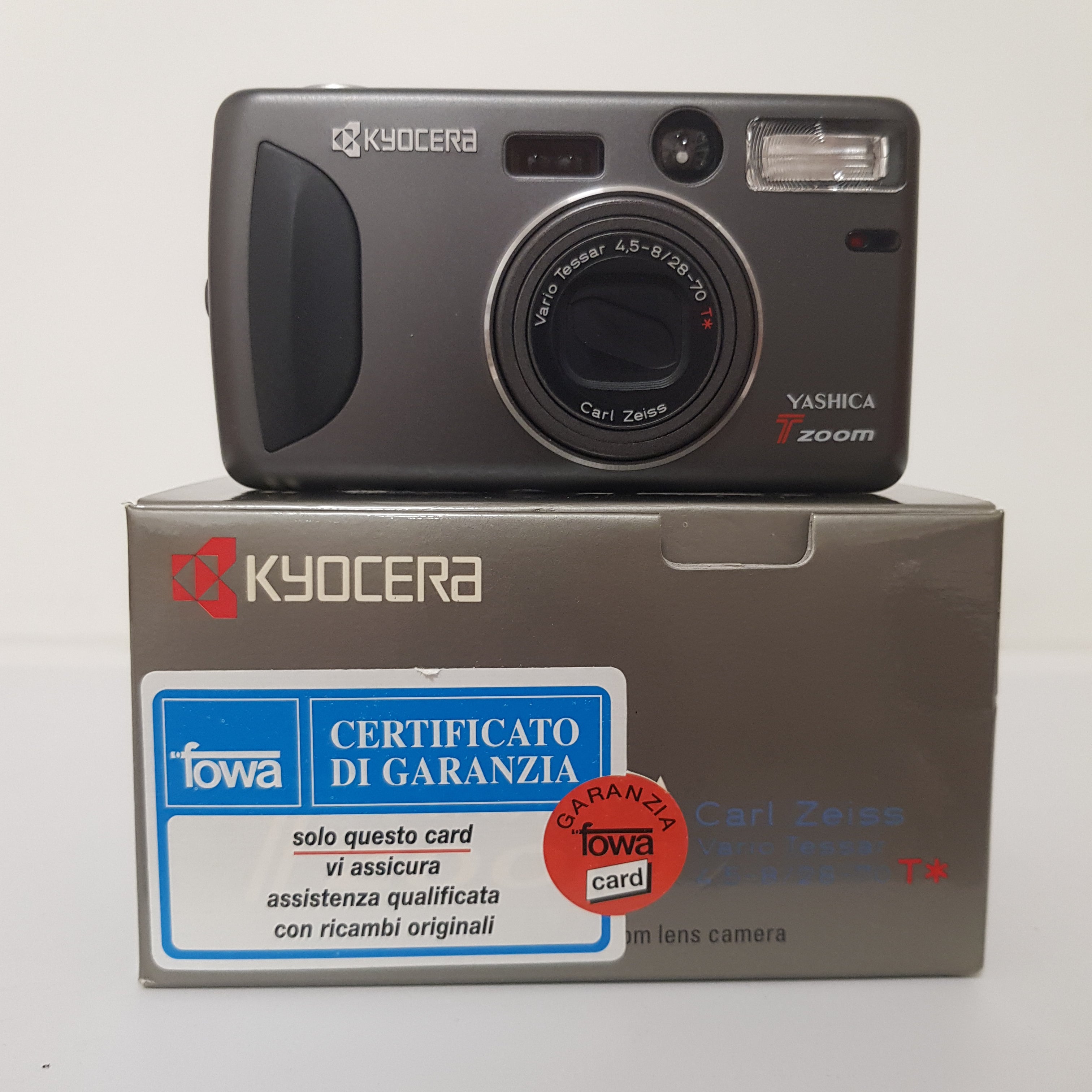 Compatta Kyocera Yashica analogica Tzoom usata