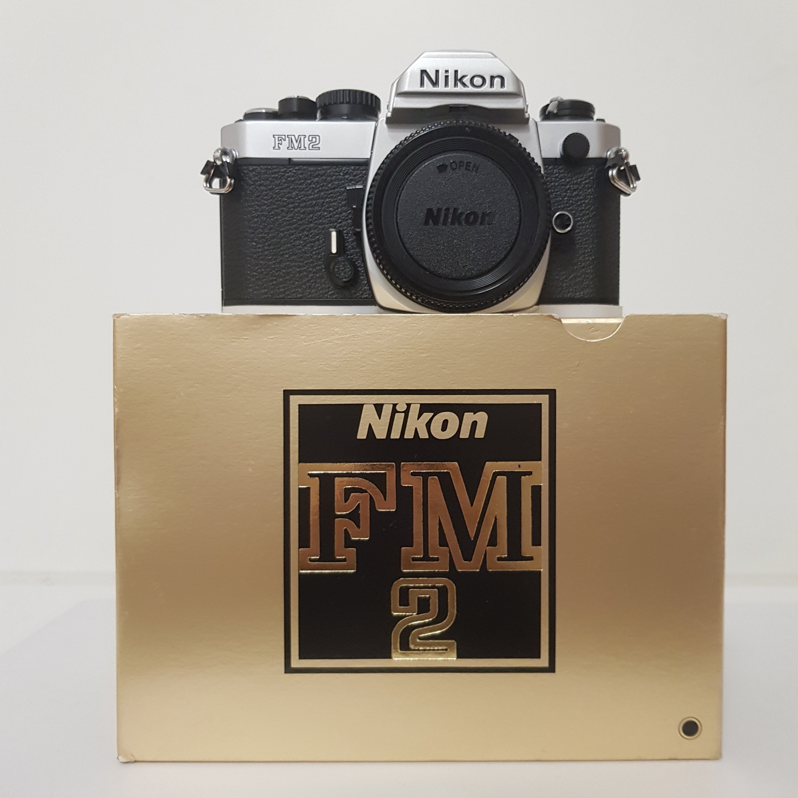 Macchina fotografica analogica Nikon FM2 usato