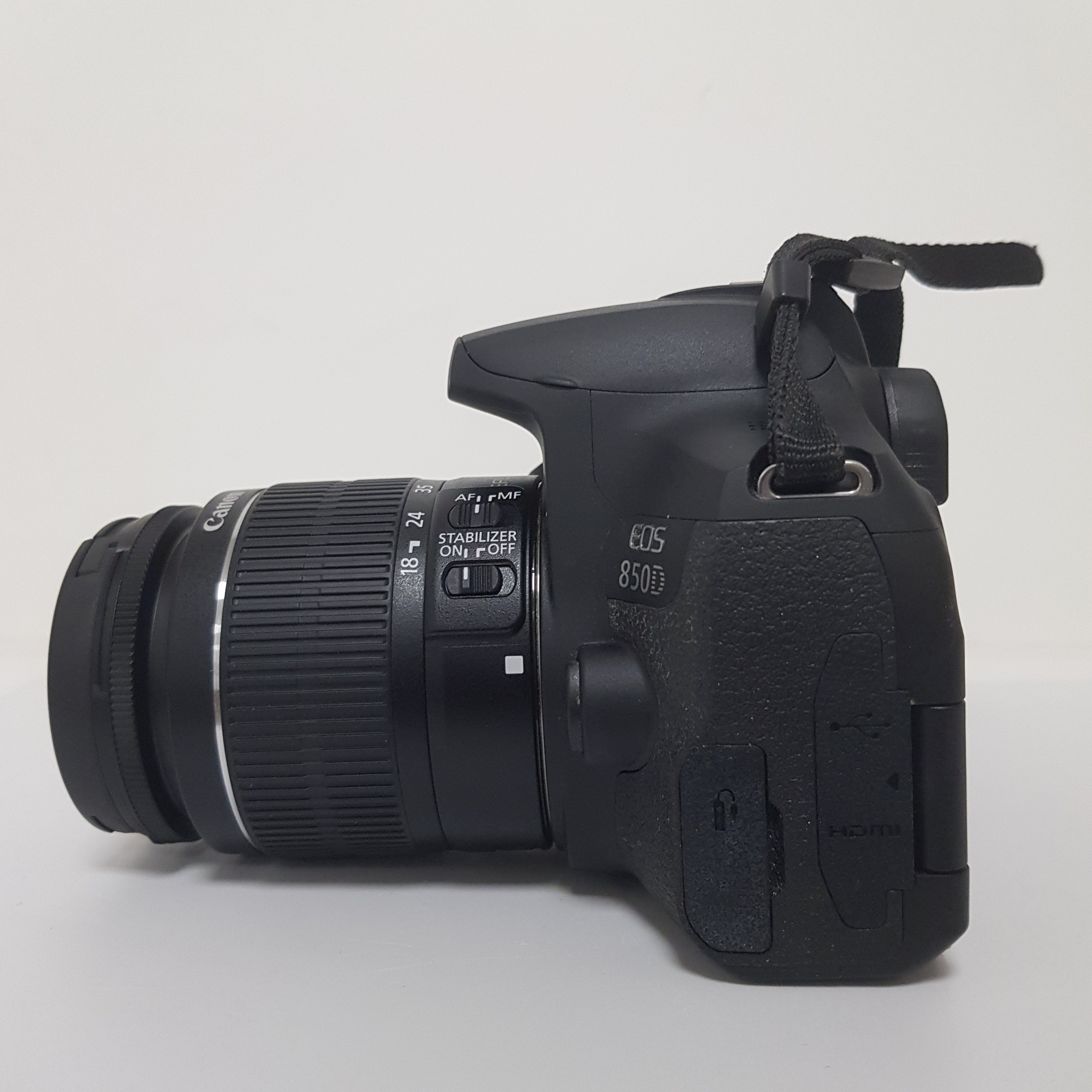 Reflex Canon Eos 850d + 18-55mm 1:3.5-5.6 IS II usato