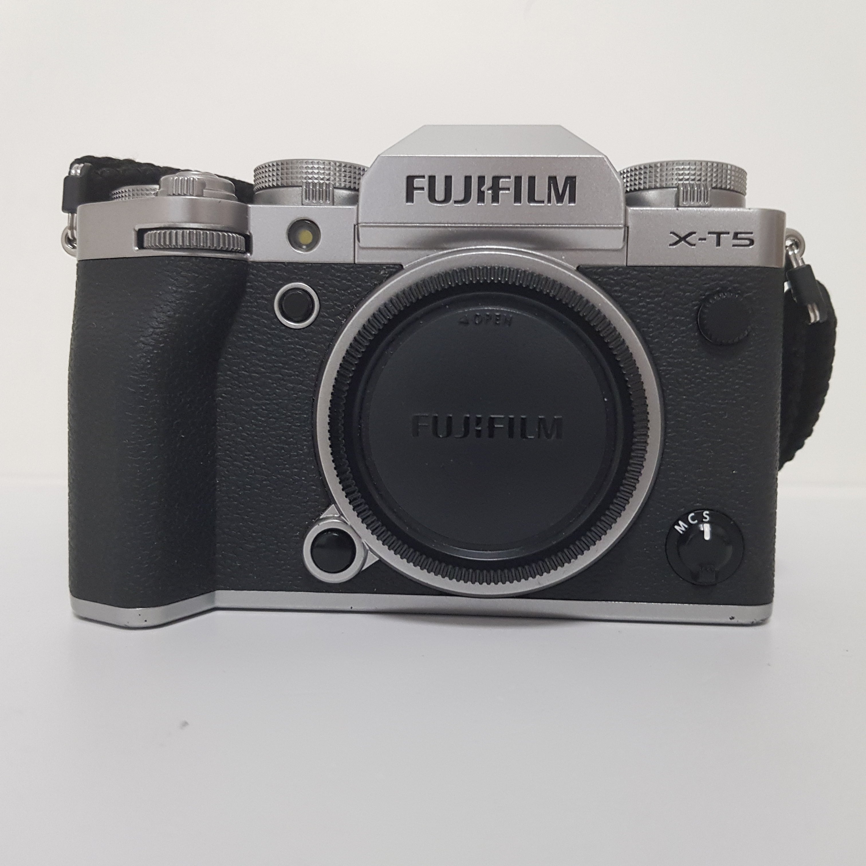 FUJIFILM X-T5 mirrorless body usato