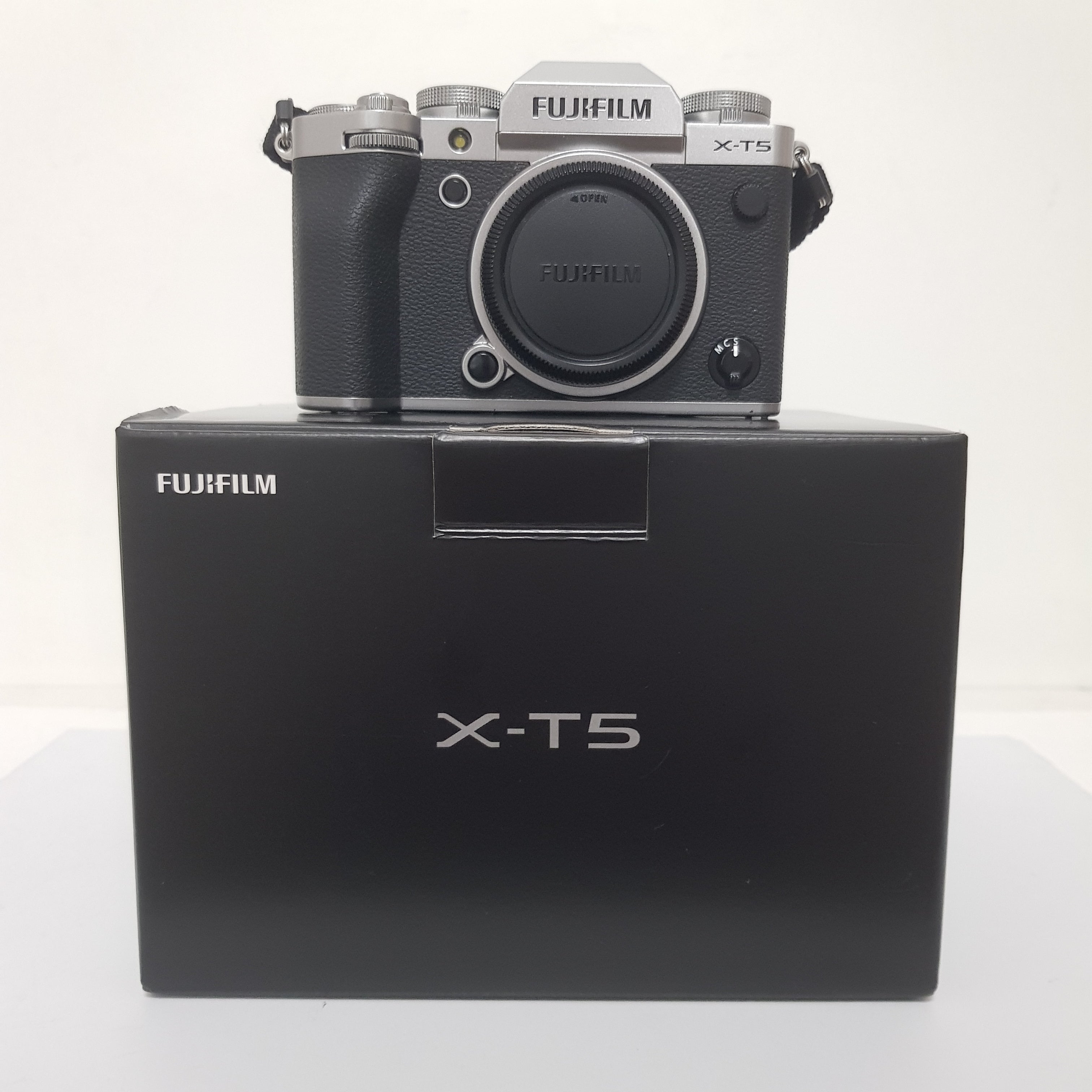 FUJIFILM X-T5 mirrorless body usato