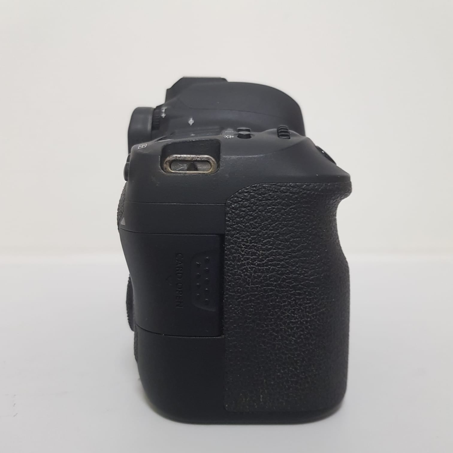 Reflex Canon EOS 6D Mark II body usato