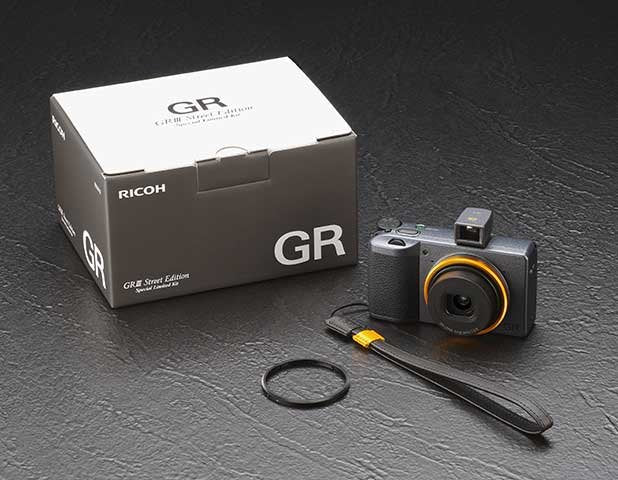 Ricoh GR III Street Edition  - Garanzia Fowa 4 anni - Cine Sud è da 47 anni sul mercato! X10610