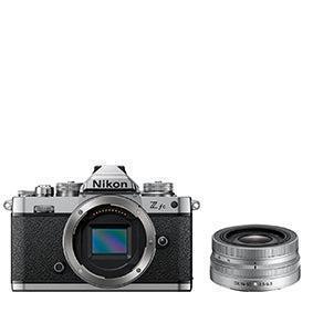 Nikon Z fc + Z DX 16-50mm VR Silver + SD 64GB 667 Pro - Cine Sud è da 48 anni sul mercato! NMZ073