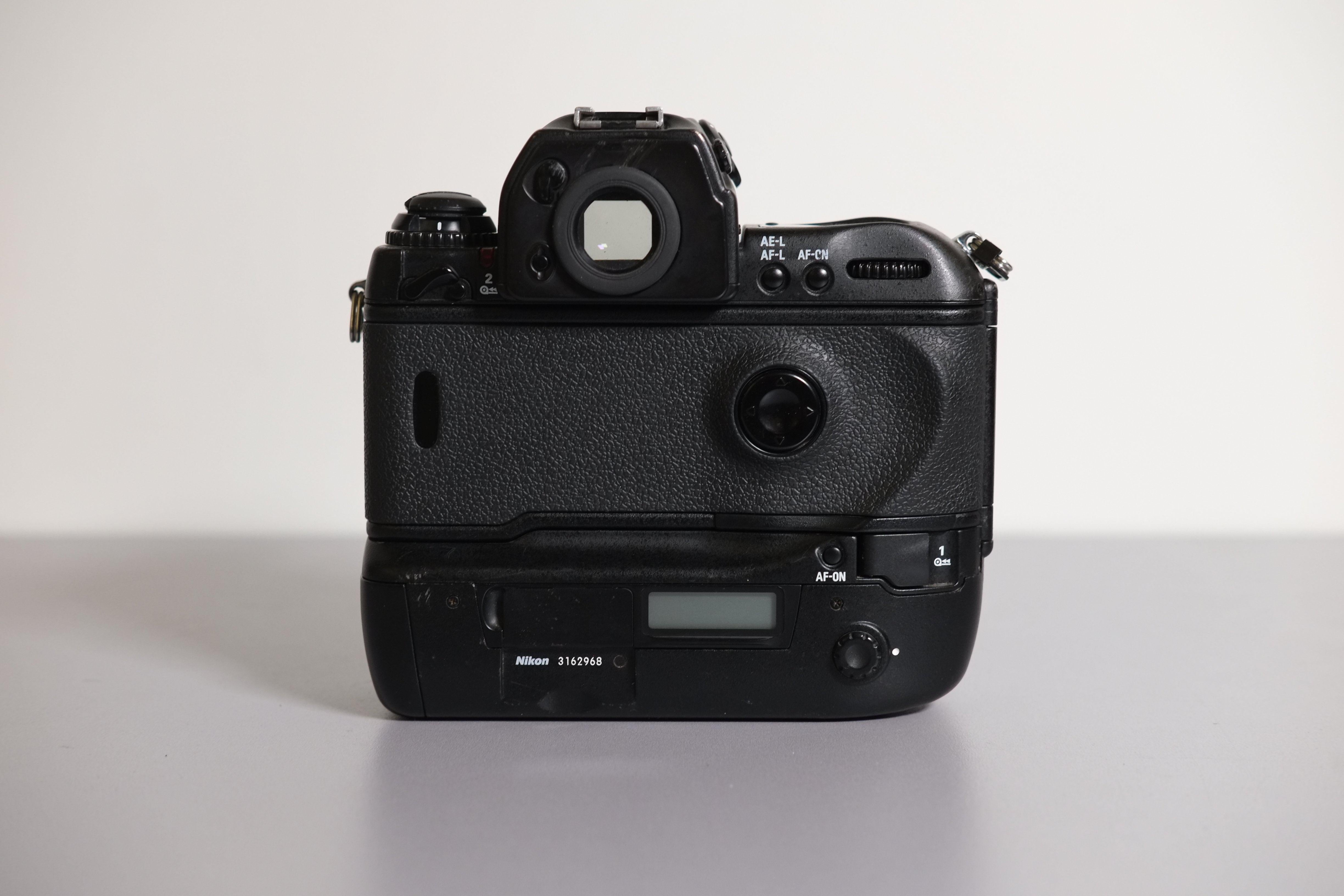 Nikon F5 body - Garanzia 1 anno - Usato