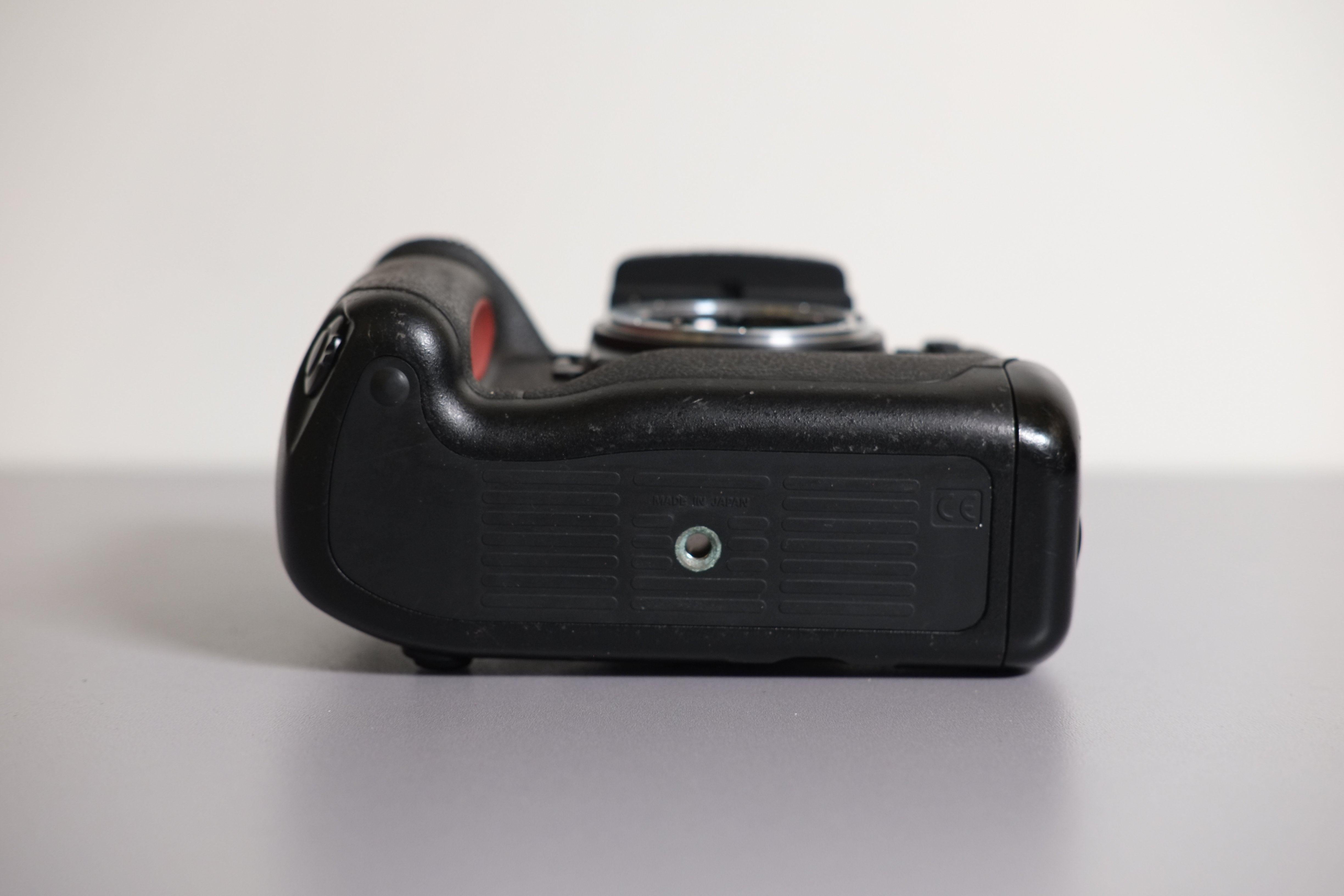 Nikon F5 body - Garanzia 1 anno - Usato